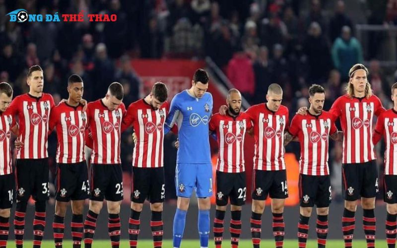 Southampton gặp khó khăn trong khâu tổ chức phòng ngự 