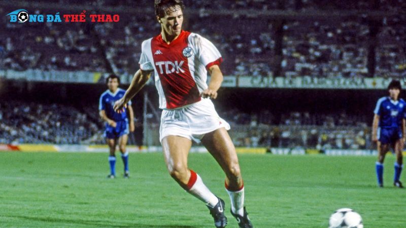 Marco van Basten (Hà Lan): Tinh tế và đẳng cấp