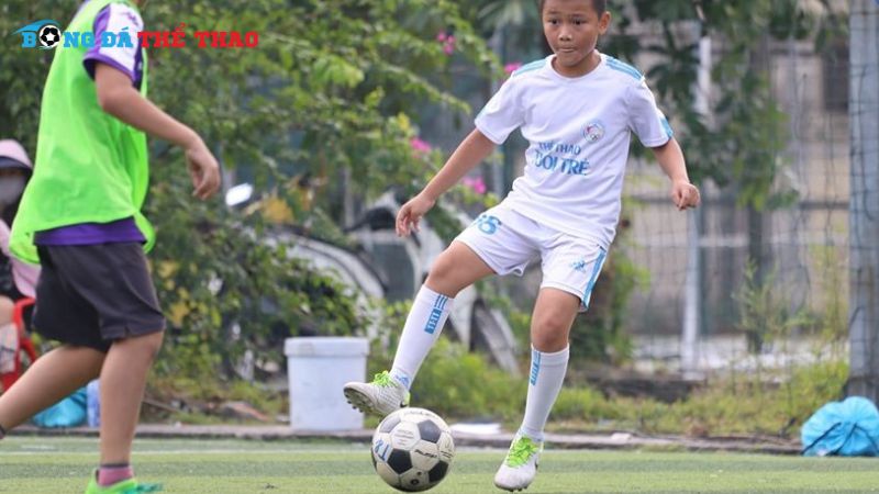 Kỹ thuật đá bóng với lòng bàn chân